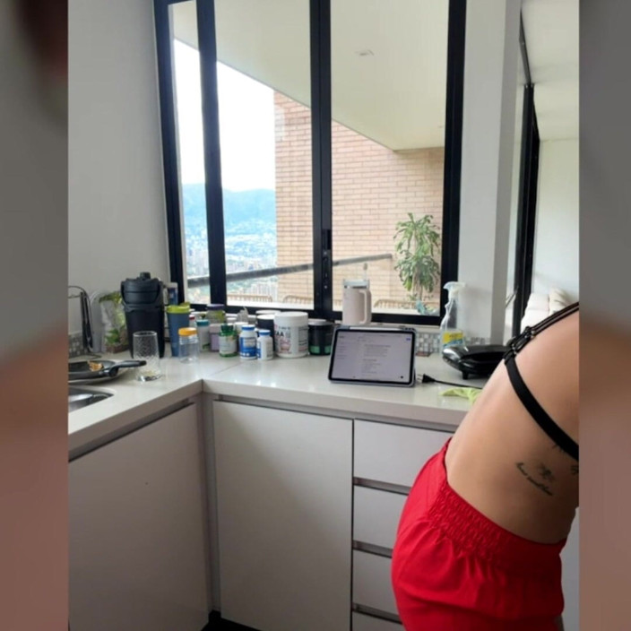 Ayumi Hall: Wenn Ich Allein in Meiner Wohnung Bin, Mag Ich Es,...