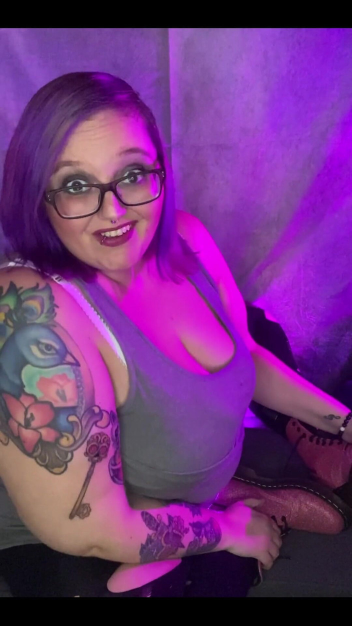 Sara Star: Get Addicted to Your Fat, Goth Girlfriend