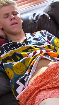 Блонд-чувак-близнюк Берт Мейер насолоджується його чоловічим членом