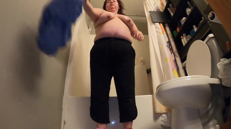 SexyNEBBW: seksi khoobsoorat vishaalkaay mahila baathroom men phuhaar chhor rahi hai