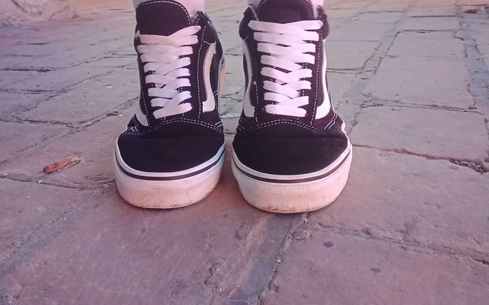 jerkofflover: Le mie scarpe da ginnastica sono davvero belle