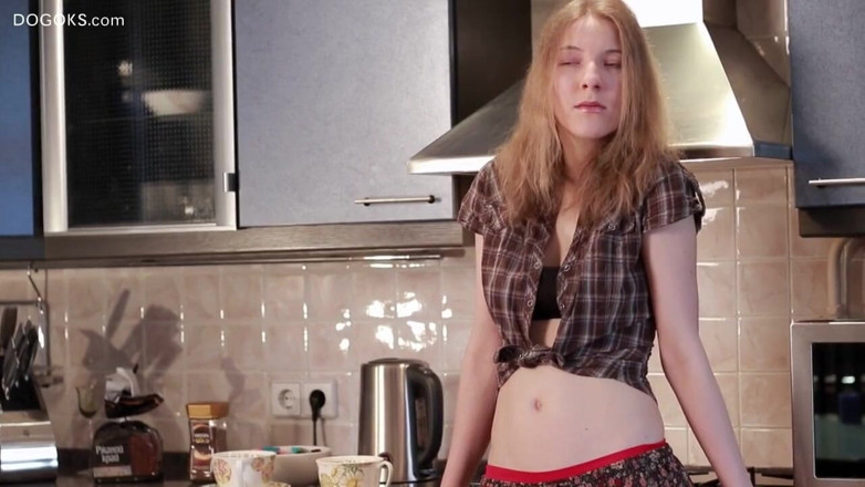 Dogok's: Angela Cage și Lavatta North în filmul erotic Cap magic de ceai
