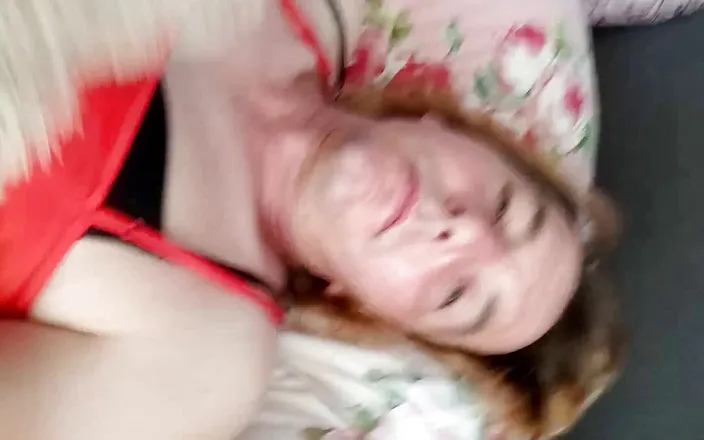 Leatransteen: Cum in red satin