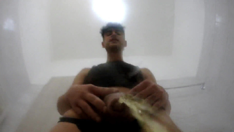 Idmir Sugary: カメラレンズの小便 - POV小便