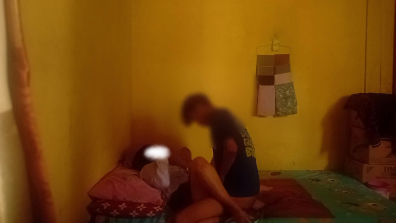 Famly sex: 외로울 때 집에 있는 Entot의 대학 십대 소녀