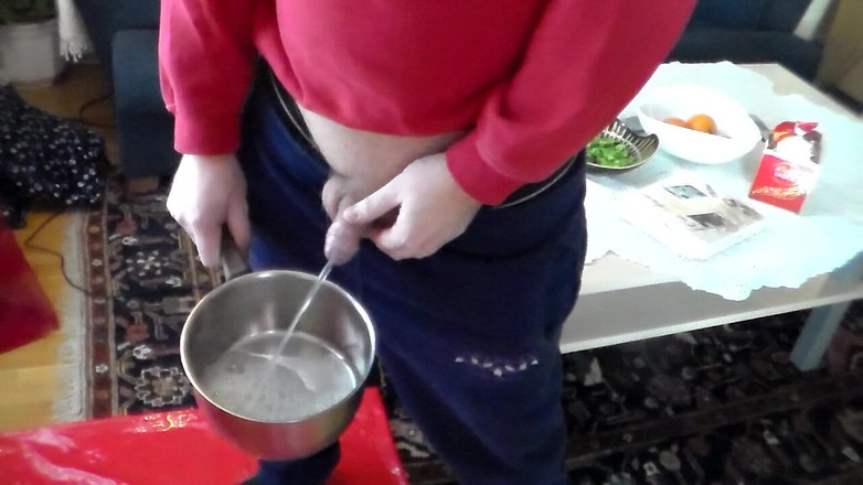 Sex hub male: John đang đi tiểu vào một nhà bếp