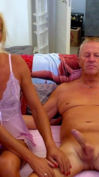 Dernière émission de sexe en direct sur strip-tease, Gigi et Dave, couple de trans et d’hommes, POV, derrière la scène, sexe devant la webcam, 27.06.2025, épisode 1