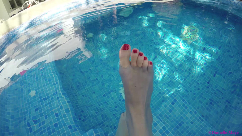 Danielle Maye: Hot Tub Toes