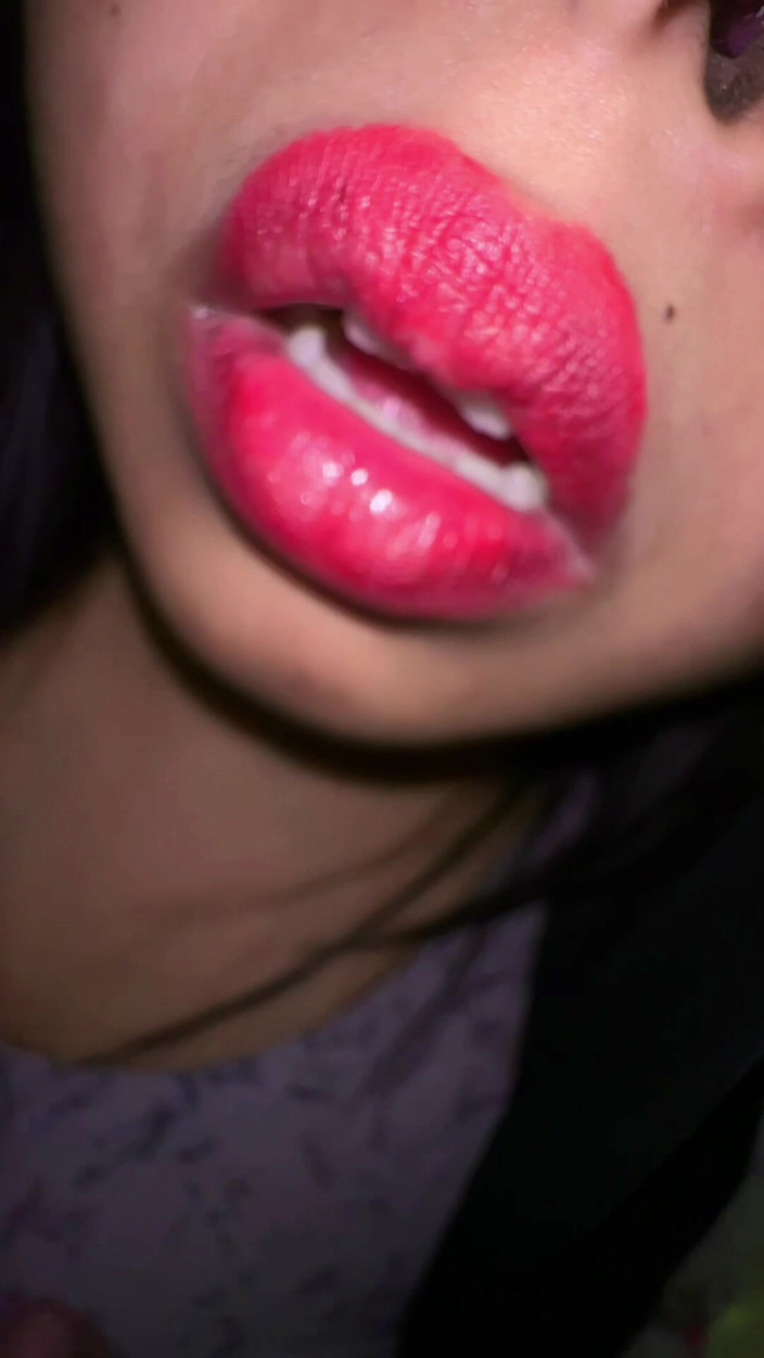 Your Boy's Cum: 欲求不満な女の子 大学に行った後は歯を磨く。以前、継父から激しいセックスを受けたことがあるから