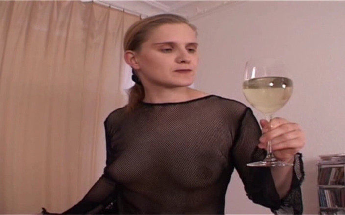 Genuine XXX: Perfecta pelirroja, degustación de meadas y semen en la boca...