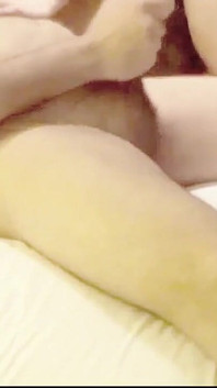 Bạn tôi đụ chị dâu tôi tại nhà cô ấy