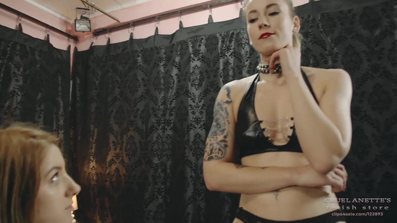 Cruel Anettes fetish world: Жива попільничка