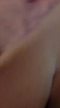 Il figliastro visita la camera da letto della sua matrigna e scopa la sua figa incinta