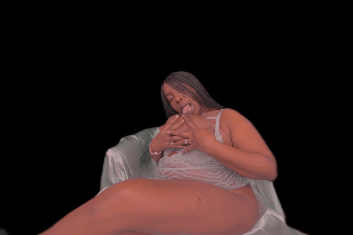 Ebony VR Solos VR.AR Fetish Films: MILF eboni montel semula jadi yang bertetek besar - tetek berair
