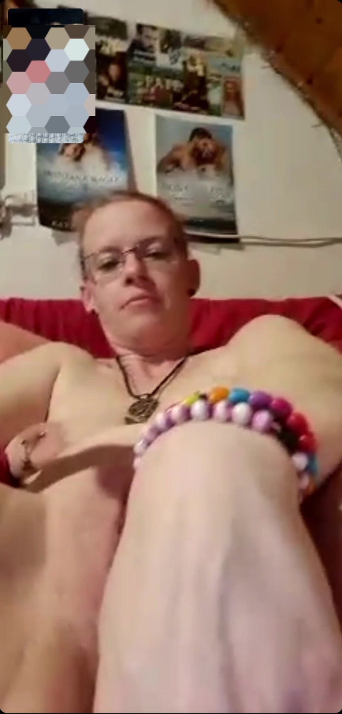 KittieNoOne: Masterbating và nấu ăn