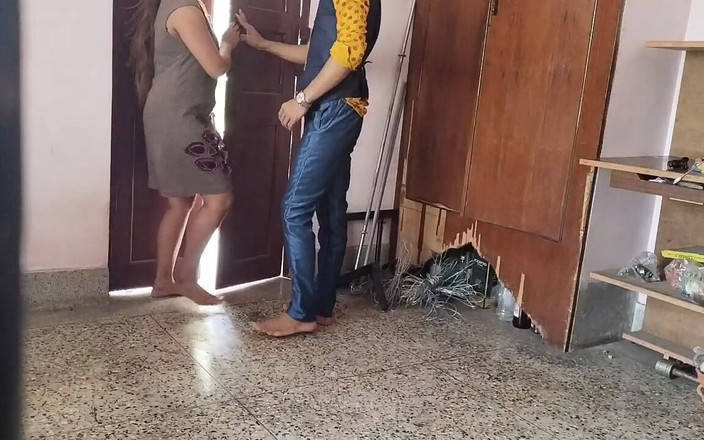 Fulki: Zaměstnanci kanceláře šukají se svým seniorem v místnosti Hall