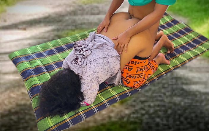 Aria Mia: Azgın üvey annem benden sikişmek istiyor, sonra evin yanındaki köy yollarına...