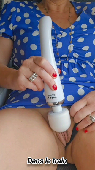 Sofy13: Dildoyla kendimi okşadığımı ve açık havada amımı titrettiğim video derlemesi