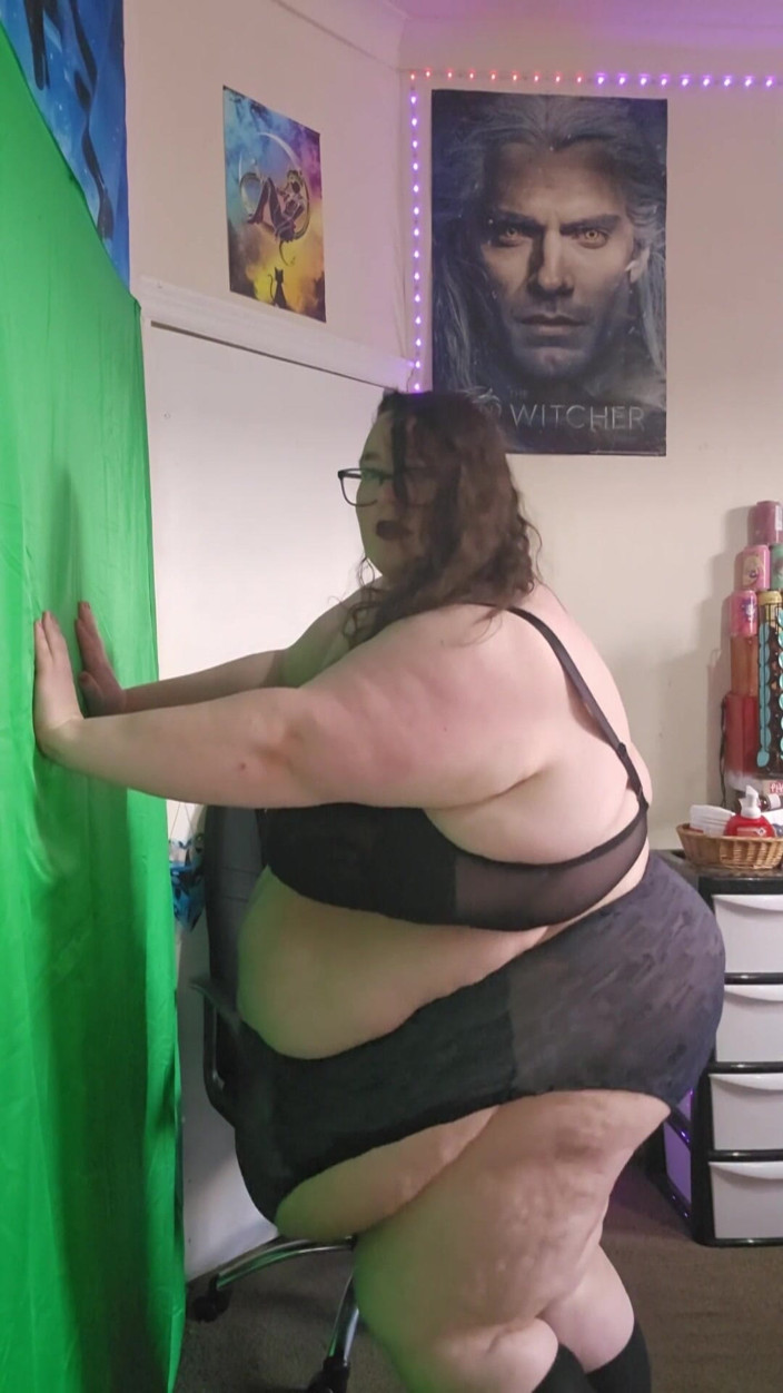 SSBBWLadyBrads: Lets Strip and Dance SSBBW