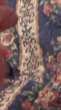 Bionda magra viene scopata da due ragazzi