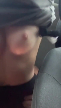 Étudiante Sexy Dans La Voiture 2