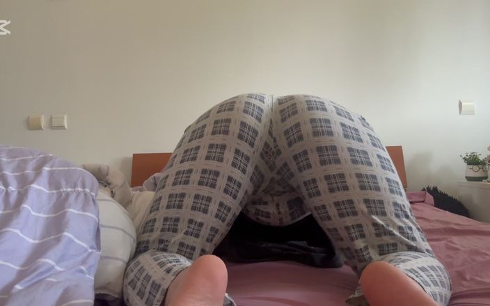 NipsAndStrips: Pârțuri putrede în pantaloni Pijama strâmți