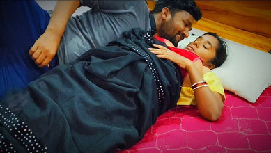 Premi pooja: La criada y su jefe fueron hoy al pueblo y...