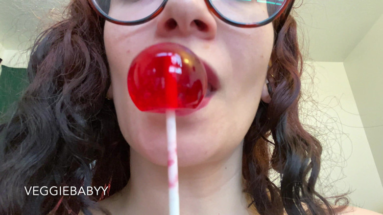 Veggiebabyy: 4K up-close Lollipop Oral Fixation