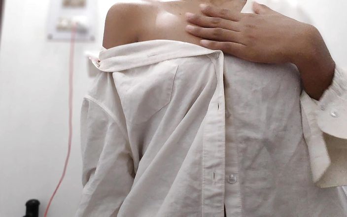 desigirl93: 18-jähriges hübsches indisches mädchen, das ihren nackten körper zeigt