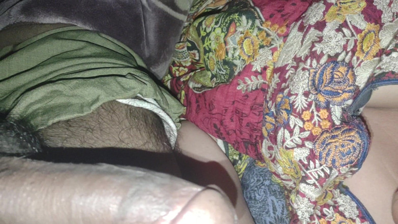 Meera Vishali: インドの女の子のフェラチオ