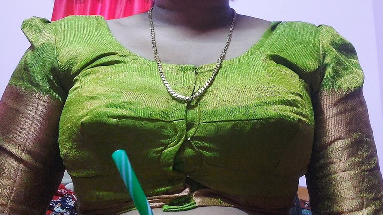 Desi Mohini: Indický šéf zavolal své sekretářce do svého soukromého pokoje