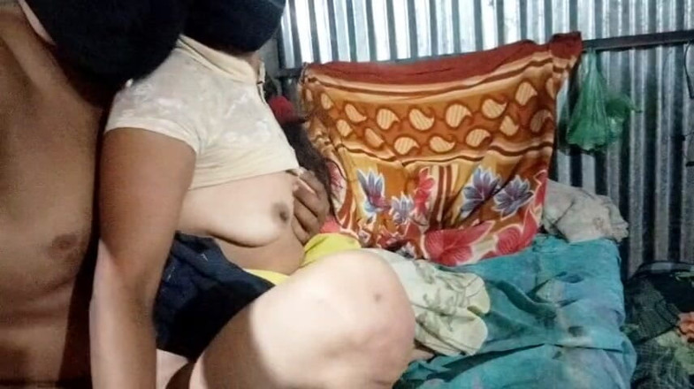 KMM: デシ・バービーは激しくセックスし、妻もセックスしている