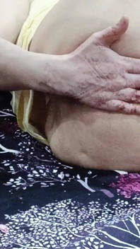 Mama vitregă cu țâțe mari vecină pakistaneză cu țâțe mari futută tare