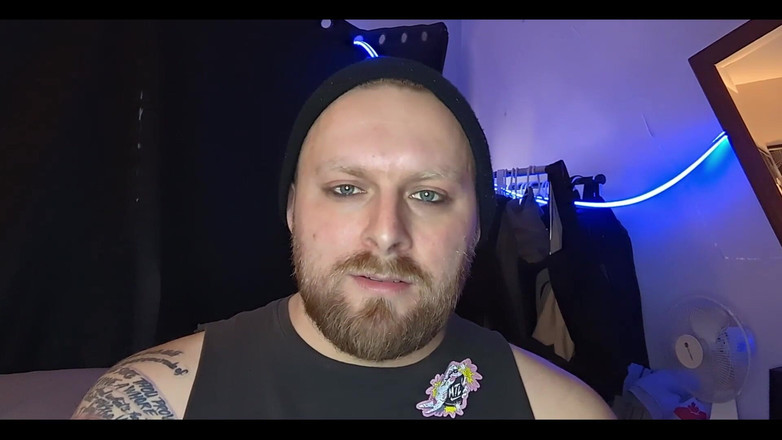 WolfgangWhite: Menghinakan awak kerana mempunyai zakar kecil dengan kiraan detik pancutan...