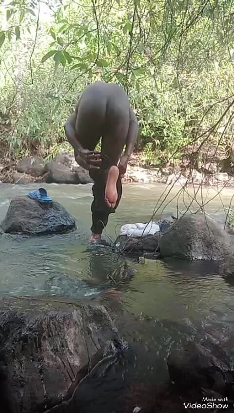 Sexyjayla254: 肥皂泡手淫 大黑屌在户外高潮 第1部分