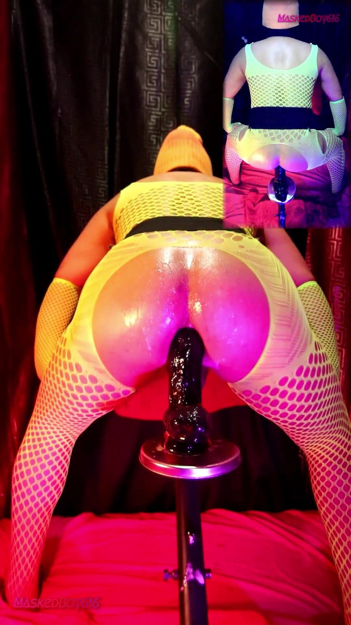 Maskedboy616: Poskakuji svým naolejovaným zadkem v žlutém fluorescenčním prádle 4