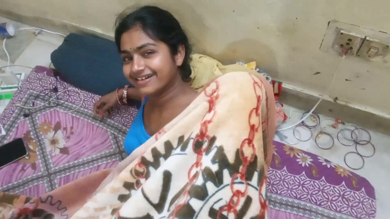 AmpleOunce283: Ho beccato la mia sorellastra a masturbarsi con il porno...