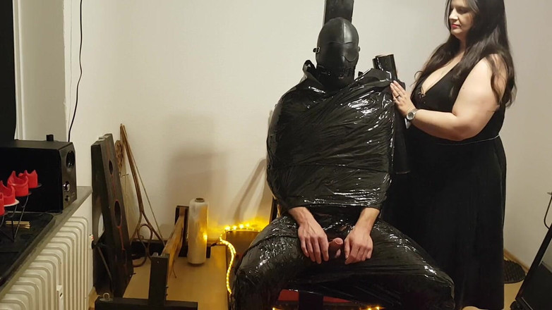 DOMINATRIX6: Foil bondage otrok část 2 - přilnající film mumifikovaná a ohraná na šílenství