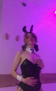 Soft Vulgar: Ik heb eindelijk mijn konijnenoutfit wil je een klein konijntje...