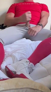 Giocatore di baseball alphajockdad87 è di nuovo a sparare il suo atletico sborra nell'attrezzatura da baseball