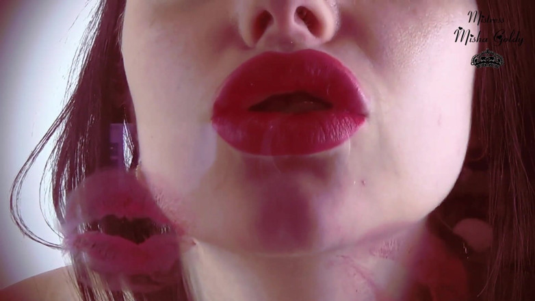Goddess Misha Goldy: Sensual beijos vermelhos