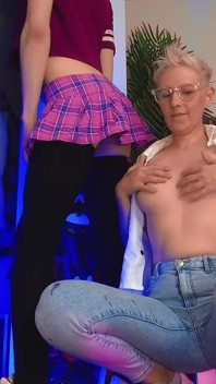 Traite de bite incroyable avec son garçon avec une scène d'éjaculation incroyable !