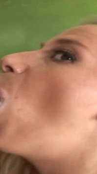 Interracial-MILFs, 1_blonde mit einem dicken arsch, bekommt die hausfrau einen harten interracial fick