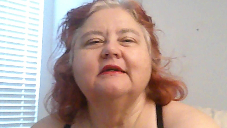 BBW nurse Vicki adventures with friends: แชทลิปสติกตัวจิ๋วแต่งตัว