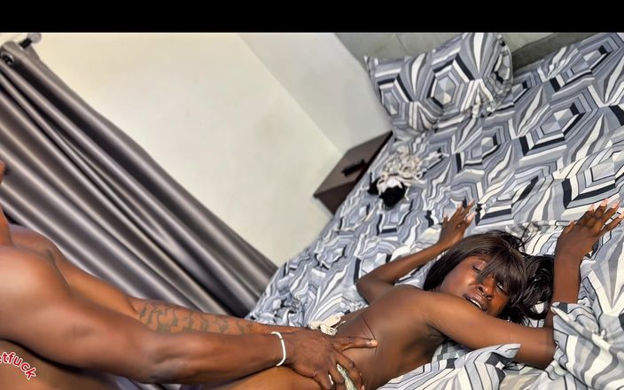 Sweetfuc: Schlanke sexy baddie liebt meinen 12 zoll schwanz
