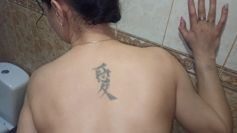 DirtyLubov: Badezimmer Fick Mit Oral