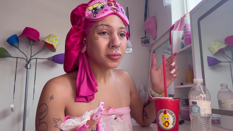 Nali Marie: Mukbang mangiando troppo spompinata e riempita in faccia di mozzarelle...