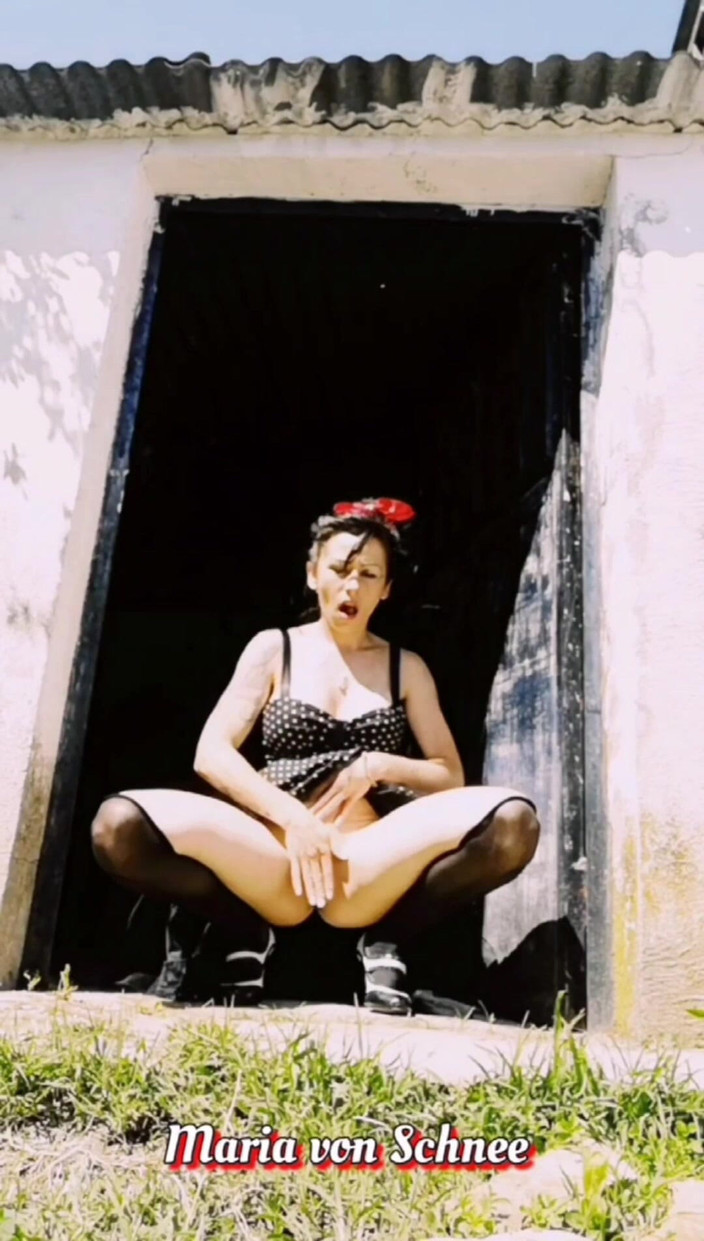 Maria Von Schnee: Pin-up Shhh