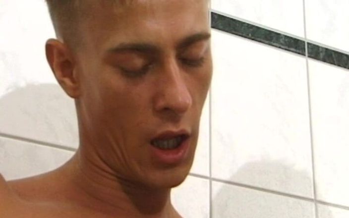 Gay vintage vibes: Des mecs sensuels en mouvement n° 3