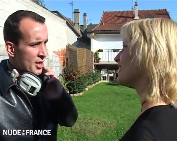 La France a Poil: ストッキングで巨乳の金髪ふしだらな女が彼女のお尻を釘付けにしfacialized